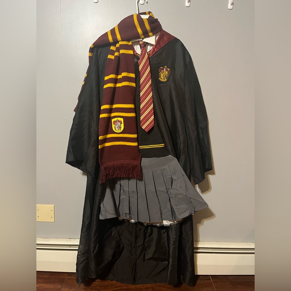Harry Potter Gryffindor Costume with Scarf